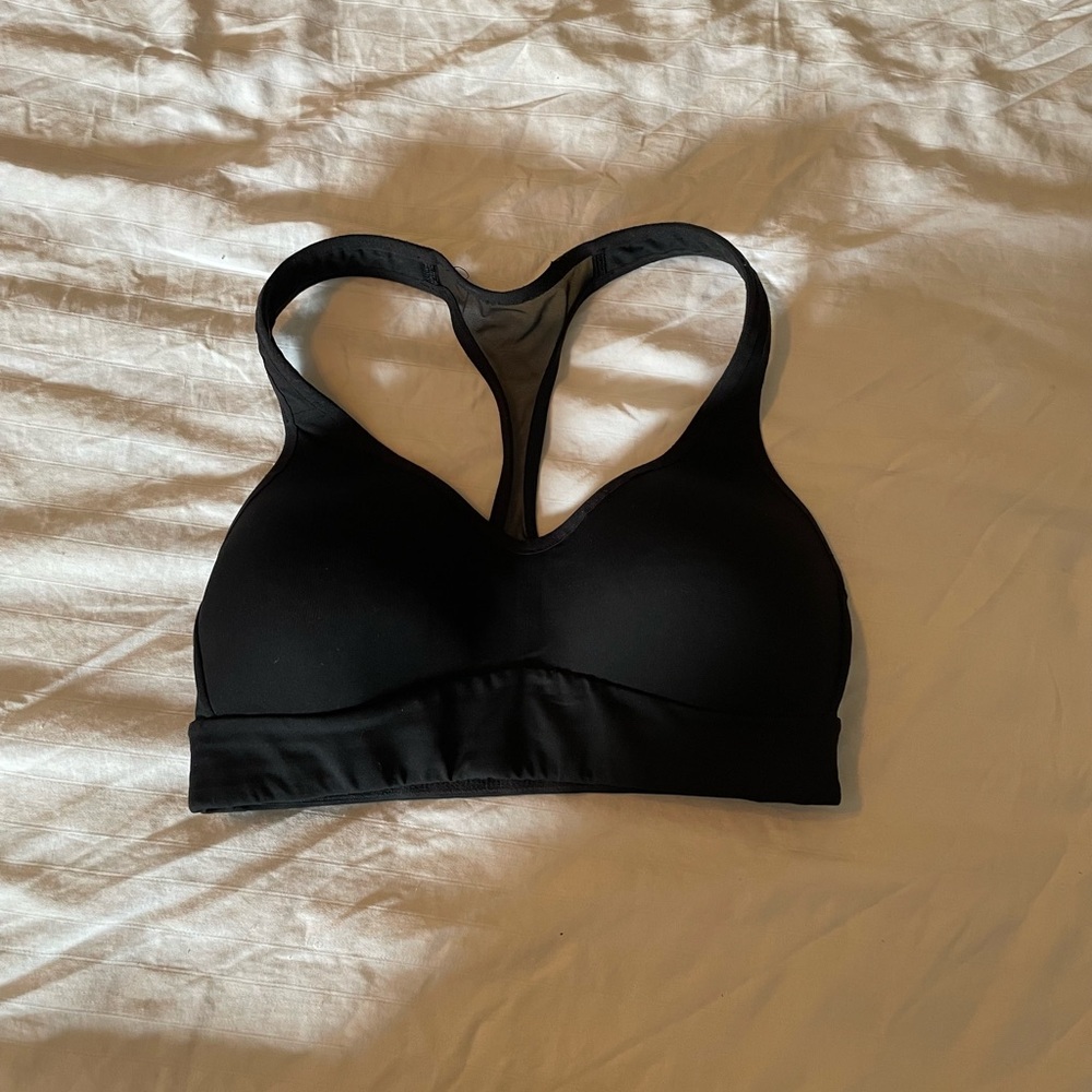 🍋Lululemon🍋 and Black Sports Brand for larger chests. Fits like a 32C/D